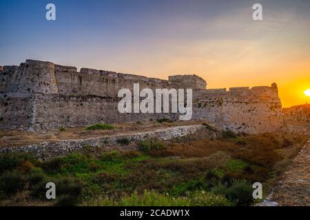 All'interno del sito archeologico del Castello di Methoni. Costruito dai Veneziani agli inizi del XIII secolo, è il più grande e grande del Mediterraneo Foto Stock