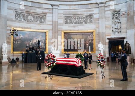 WASHINGTON DC, USA - 27 luglio 2020 - Joe Biden e Jill Biden si sono dati omaggio al compianto congressista John Lewis nel Campidoglio degli Stati Uniti, Washington, DC, Foto Stock