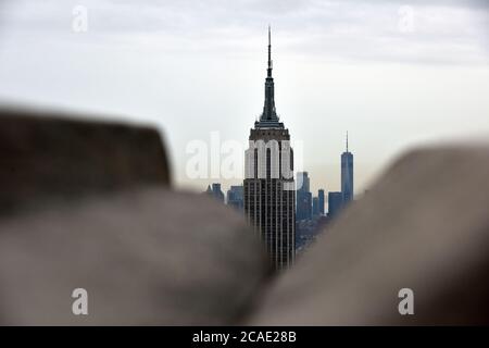 New York City, Stati Uniti. 06 agosto 2020. Vista di Manhattan dalla piattaforma di osservazione al 70° piano della Top of the Rock al Rockefeller Plaza riapre al pubblico a New York, NY, 6 agosto 2020. Saranno necessarie prenotazioni anticipate e ai visitatori verrà richiesto di indossare maschere. (Anthony Behar/Sipa USA) Credit: Sipa USA/Alamy Live News Foto Stock