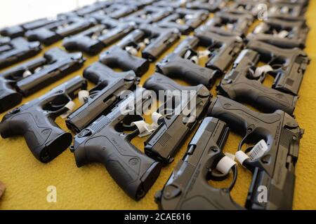 Bucarest, Romania - 29 luglio 2020: Dettagli con le pistole semiautomatiche Beretta prodotte da Beretta. Foto Stock