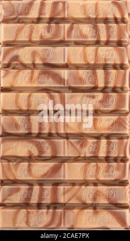 Mosca, Russia - 5 agosto 2020: Barretta di cioccolato KitKat con gusto cappuccino. Kit Kat è una torta di spugna di cioccolato a telaio pieno con un logo come un backgroun Foto Stock