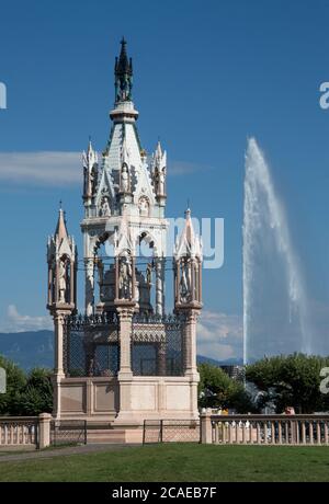 Brunswick Monument, Ginevra, Svizzera con il Jet d'Eau sullo sfondo. Foto Stock