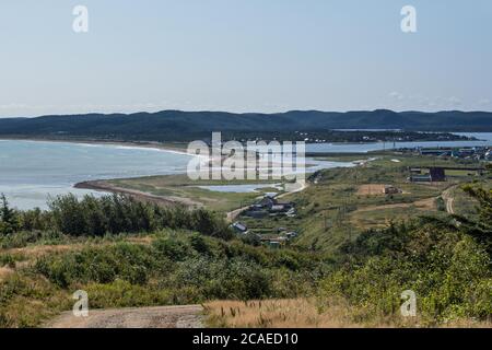 Isola di Sakhalin, Russia. Vista del villaggio di Okhotskoye, mare di Okhotsk e Krasnoarmeyskaya bayou. Copia spce Foto Stock