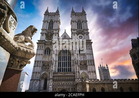 Tramonto sull'abbazia di Westminster a Londra, Inghilterra nel Regno Unito. Foto Stock