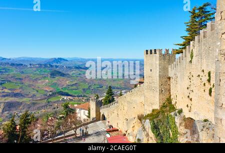 Mura cittadine di San Marino, il Respublic di San Marino. Orizzontale Foto Stock