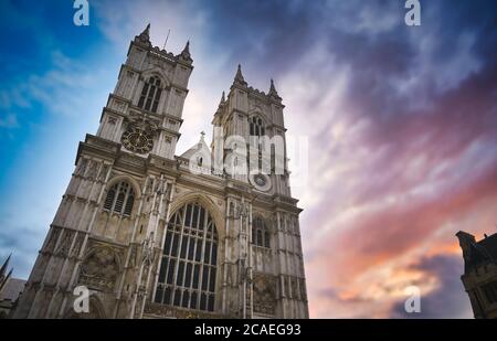 Tramonto sull'abbazia di Westminster a Londra, Inghilterra nel Regno Unito. Foto Stock