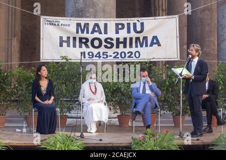 Roma, Italia. 06 agosto 2020. Cerimonia davanti al Pantheon di Roma per celebrare il 75° anniversario del lancio della bomba nucleare nella città giapponese di Hiroshima. (Foto di Matteo Nardone/Pacific Press) Credit: Pacific Press Media Production Corp./Alamy Live News Foto Stock