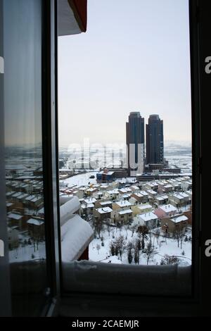 Neve, ghiaccio, nebbia e città / Ankara / Turchia Foto Stock