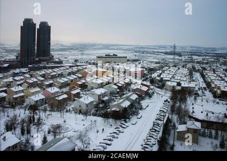 Neve, ghiaccio, nebbia e città / Ankara / Turchia Foto Stock