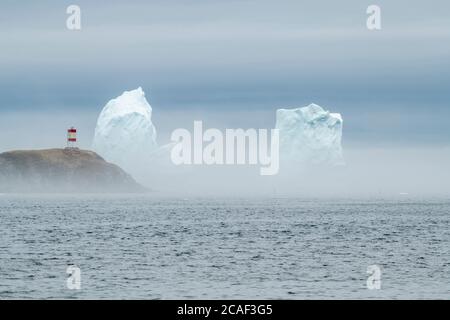 Iceberg gigante, Goose Cove, Terranova e Labrador NL, Canada Foto Stock