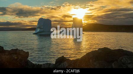 Iceberg al tramonto, Goose Cove, Terranova e Labrador NL, Canada Foto Stock