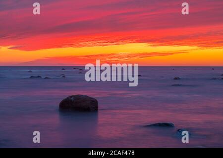 Rocce di litorale al tramonto vicino Baker's Brook, Gros Morne National Park, Terranova e Labrador NL, Canada Foto Stock