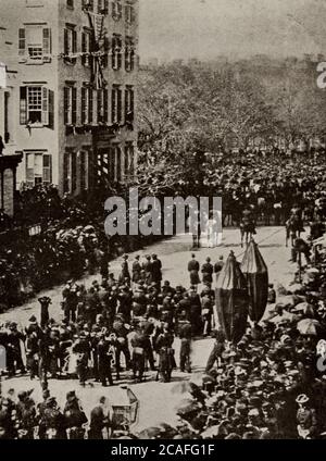 Funerale di Abraham Lincoln, aprile 1865. Parte della processione a Broadway e 14th Street, New York City Foto Stock