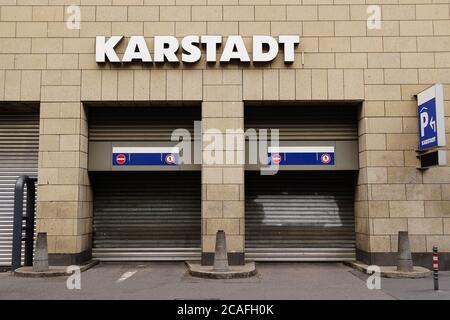 COLONIA, GERMANIA - 02 agosto 2020: Garage chiuso di Karstadt Foto Stock