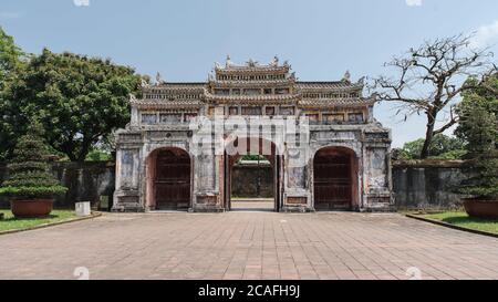 Porta di Cua Tho Chi, Città Imperiale, Hue, Vietnam Foto Stock