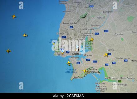Traffico aereo su Libon aera, (06 agosto 2020, UTC 19.11) su Internet con il sito Flightradar 24, durante il periodo Pandemico di Coronavirus Foto Stock