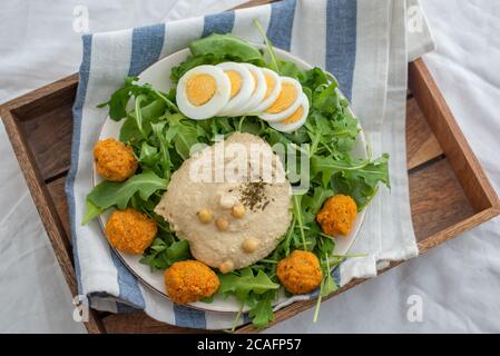 ciotola sana fatta in casa per insalata di hummus avocado Foto Stock