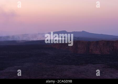 Paesaggio lavico all'alba al cratere vulcanico Erta Ale, Etiopia Foto Stock