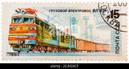 Timbro stampato in URSS (Russia) con la scritta "locomotiva elettrica Cargo VL-82i" Foto Stock