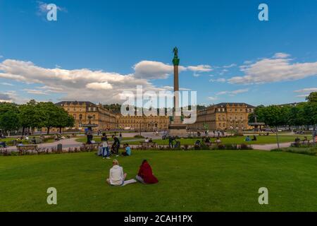 Neues Schloss o nuovo Palazzo a Schlossplatz o Piazza del Castello nel centro della città, Stoccarda, Stato federale Baden-Württemberg, Germania del Sud, Europa Foto Stock