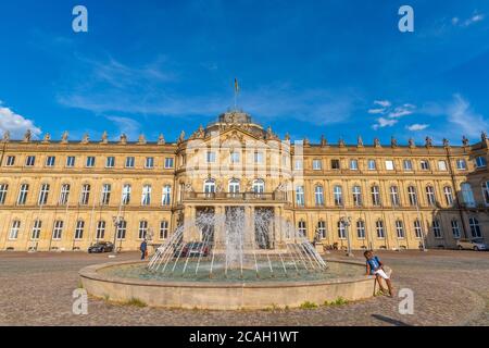 Neues Schloss o nuovo Palazzo a Schlossplatz o Piazza del Castello nel centro della città, Stoccarda, Stato federale Baden-Württemberg, Germania del Sud, Europa Foto Stock