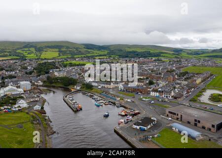 Vista aerea del porto di Girvan e del centro città, Sud Ayrshire, Scozia. Foto Stock