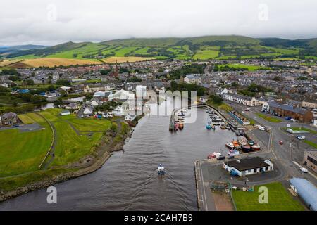 Vista aerea del porto di Girvan e del centro città, Sud Ayrshire, Scozia. Foto Stock