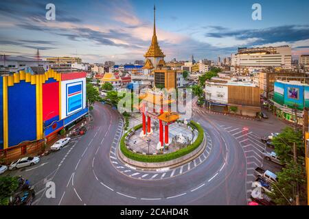 Odeon Roundabout, Bangkok, Thailandia a Chinatown al tramonto. Foto Stock