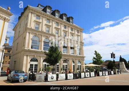 Poundbury, la nuova città alla periferia di Dorchester, costruita sulla base dei principi di architettura e pianificazione urbana come sostenuto da HRH Principe di Galles Foto Stock