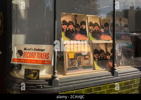 Beatles for sale Album sull'etichetta Parlophone nella finestra della Olympic Studios Records, Barnes, Londra, Regno Unito Foto Stock