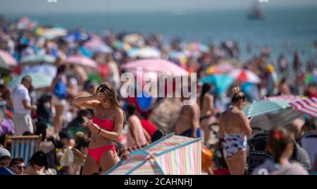 Southend on Sea, Essex 7 agosto 2020 i Sunseeker accorrono alla spiaggia a Southend on Sea in uno dei giorni più caldi dell'anno. Credit: Ian Davidson/Alamy Live News Foto Stock