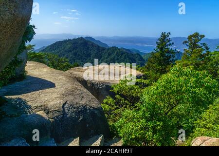 Vista sulla cima del Monte Misen, sull'isola di Miyajima (Itsukushima), Giappone Foto Stock