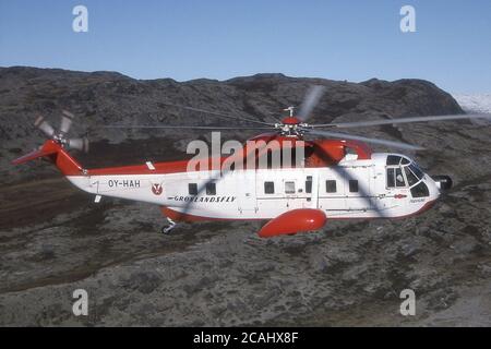 GREENLANDAIR SIKORSKY S-61N ELICOTTERO OY-HAH IN UNA GITA TURISTICA AL CAPPELLO DI GHIACCIO VICINO KANGERLUSSUAQ. Foto Stock