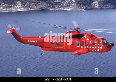 AIR GROENLANDIA SIKORSKY S-61N ELICOTTERO OY-HAG EN-ROUTE QAQORTOQ-NARSARSUAQ IN GROENLANDIA. Foto Stock