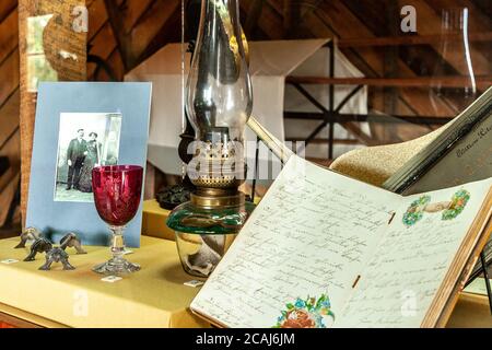 Mostra personale di oggetti personali, ruota d'acqua casa, tedesco Colonial Museum, Frutillar, Lake District, Cile Foto Stock