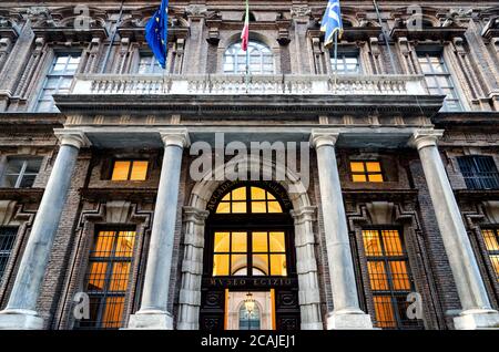 TORINO - 19 FEBBRAIO 2017: Museo Egizio (Museo Egizio) nel palazzo storico dell'Accademia delle Scienze di Torino Foto Stock