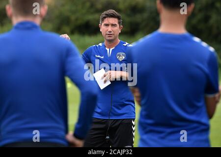 OLDHAM, INGHILTERRA. 7 AGOSTO 2020. Oldham Athletic Head allenatore Harry Kewell durante l'allenamento pre-stagione a Chapel Road, Oldham. (Credit: Eddie Garvey | MI News) Credit: MI News & Sport /Alamy Live News Foto Stock