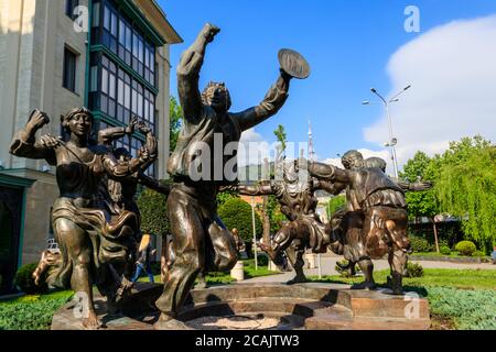 Tbilisi, Georgia - 1 maggio 2018: Scultura composizione Berikaoba. Berikaoba è un teatro popolare improvvisato mascherato in Georgia Foto Stock