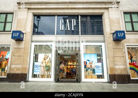 London- Gap store su Oxford Street, un marchio di moda americano Foto Stock