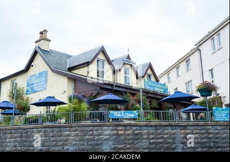 Mallaig, Scozia - 04 ottobre 2019. Il caffè del giardino del tè nel porto Mallaig, Highland Scozzese, Regno Unito Foto Stock