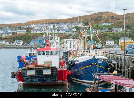 Mallaig, Scozia - 04 ottobre 2019. Barche da pesca nel porto di Mallaig, Highland scozzese, Regno Unito Foto Stock