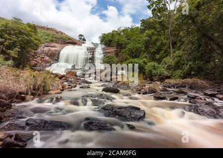 Veu de Noiva (Veil nuziale) Cascade, Ribeirao Claro - Parana, Brasile Foto Stock