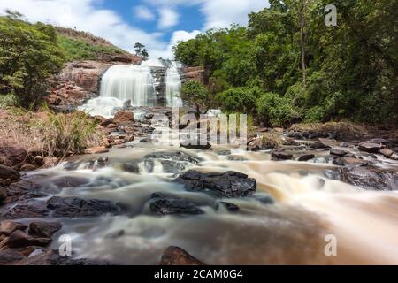 Veu de Noiva (Veil nuziale) Cascade, Ribeirao Claro - Parana, Brasile Foto Stock