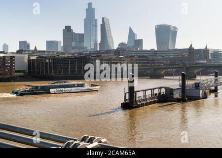 Uber Boat by Thames Clippers in servizio sul fiume tamigi Foto Stock