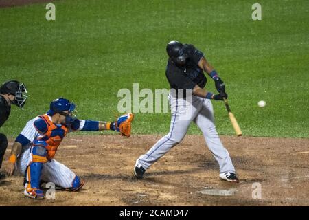 Queens, Stati Uniti. 07 agosto 2020. Miami Marlins Jesus Aguilar colpisce un doppio nel quinto inning di contro i New York Mets al Citi Field di New York venerdì 7 agosto 2020. Foto di Corey Sipkin/UPI Credit: UPI/Alamy Live News Foto Stock