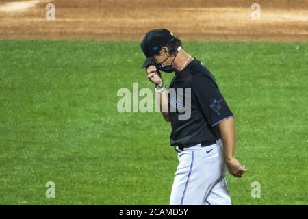 Queens, Stati Uniti. 07 agosto 2020. Il manager di Miami Marlins, Don Mattingly, torna al dugout dopo un cambiamento di pitching nel quinto inning contro i New York Mets al Citi Field di New York venerdì 7 agosto 2020. Foto di Corey Sipkin/UPI Credit: UPI/Alamy Live News Foto Stock