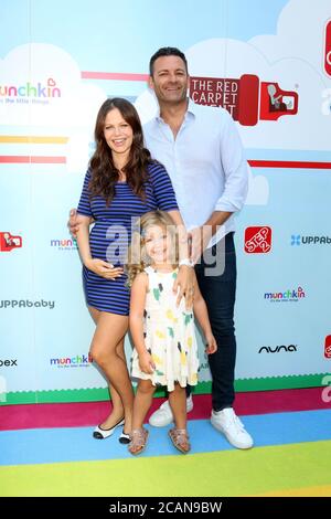 LOS ANGELES - SET 22: Tammin Sursok, Phoenix Sursok-McEwan, Sean McEwan al 7° evento annuale Celebrity Red Carpet al Sony Studio il 22 settembre 2018 a Culver City, California Foto Stock