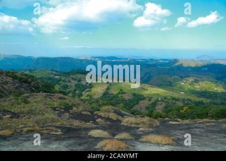 Vagamon è una stazione collinare situata al confine tra Kottayam e Idukki, nel Kerala. Foto Stock