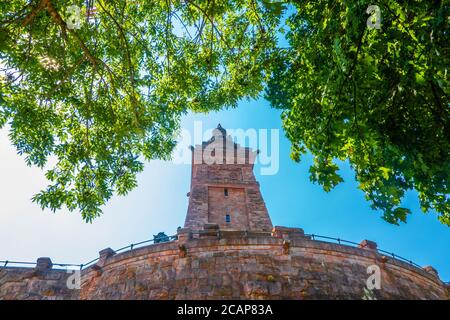 Germania. Torre del monumante Kyffheuser nelle montagne Harz sen dal castello inferiore, Foto Stock