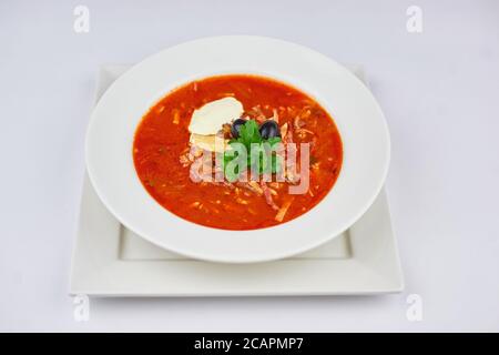 Una ciotola di cibo su un piatto Foto Stock